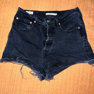 Black rib cage Levi Jean shorts
